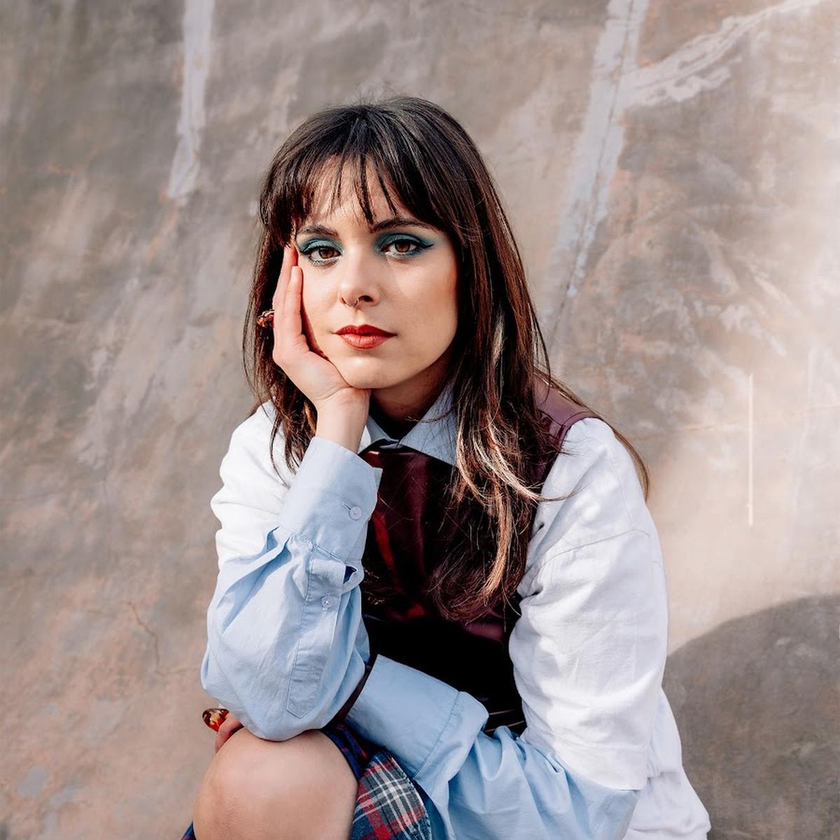 'Tot comença' és el segon treball discogràfic de la jove artista de Vinaròs.