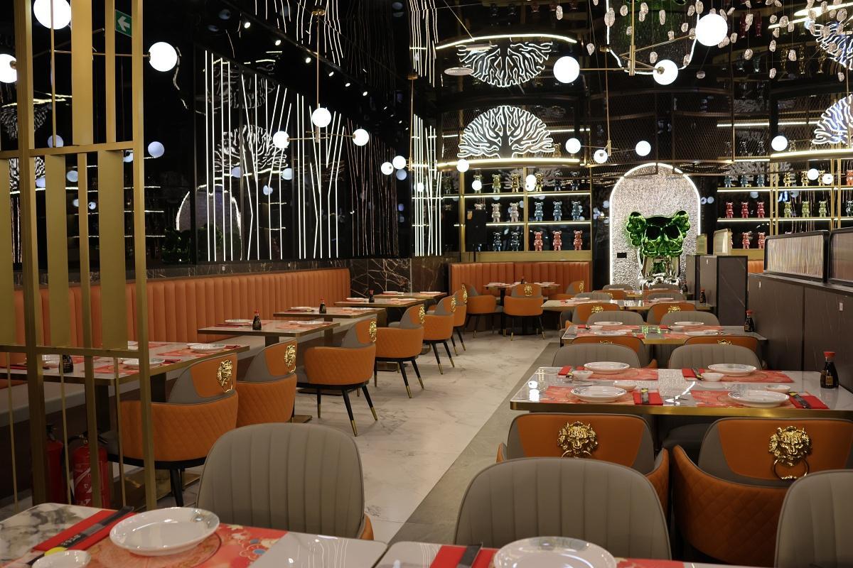Interior de Sushi Seven.