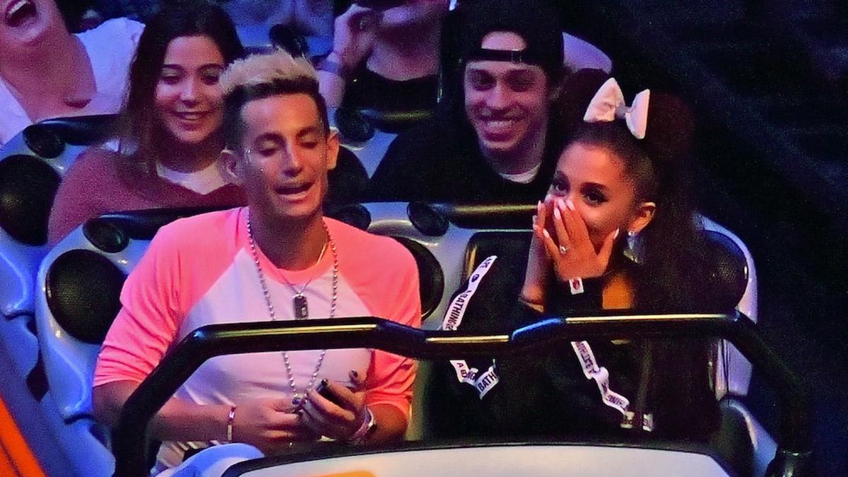 Ariana Grande con Pete Davidson en Disneyland