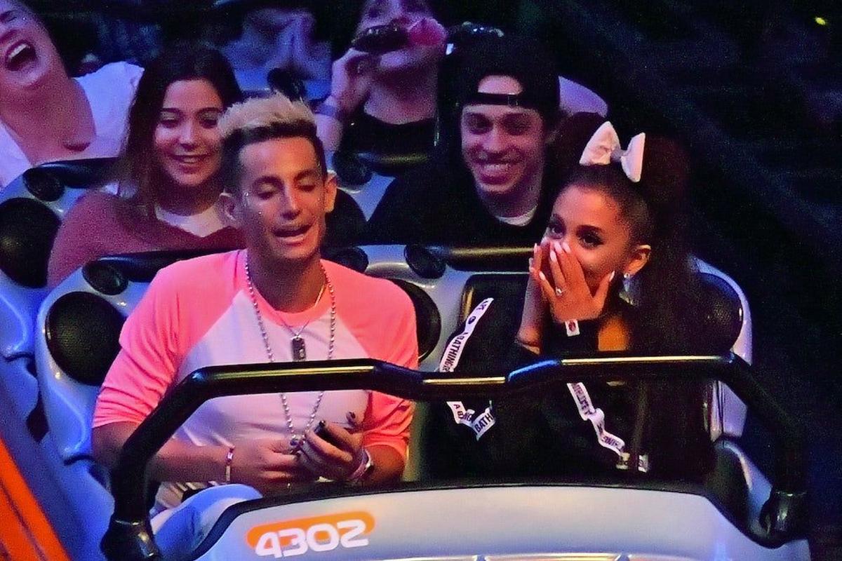 Ariana Grande con Pete Davidson en Disneyland