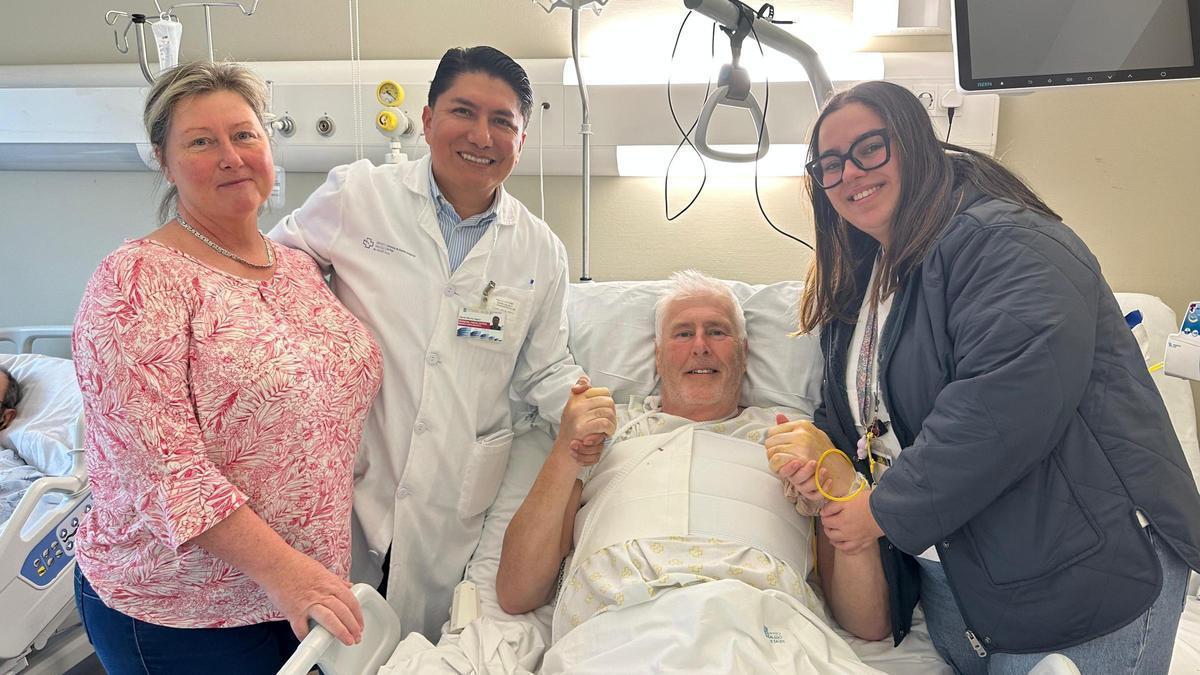 La curiosa boda entre dos cruceristas en el Cunqueiro ante una operación a vida o muerte.