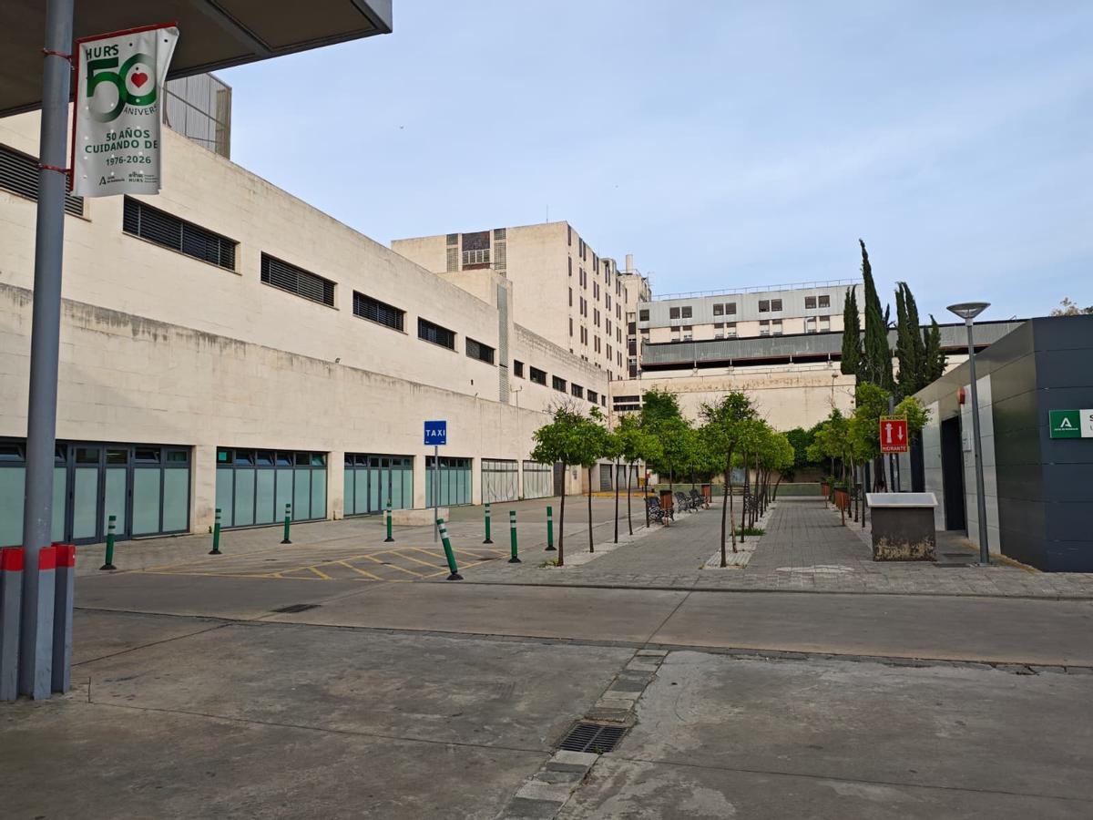 Edificio del Hospital Reina Sofía con vistas desde Urgencias.