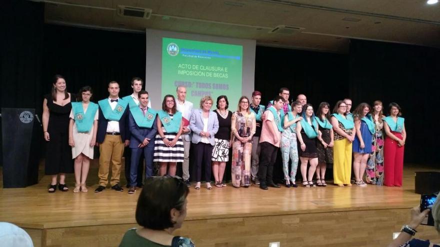 Acto de imposicion de becas que tuvo lugar en el salón de Actos de la Facultad de Educación.