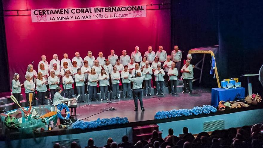 Mucho público en el primer concierto del ciclo coral "La mina y la mar" de La Felguera