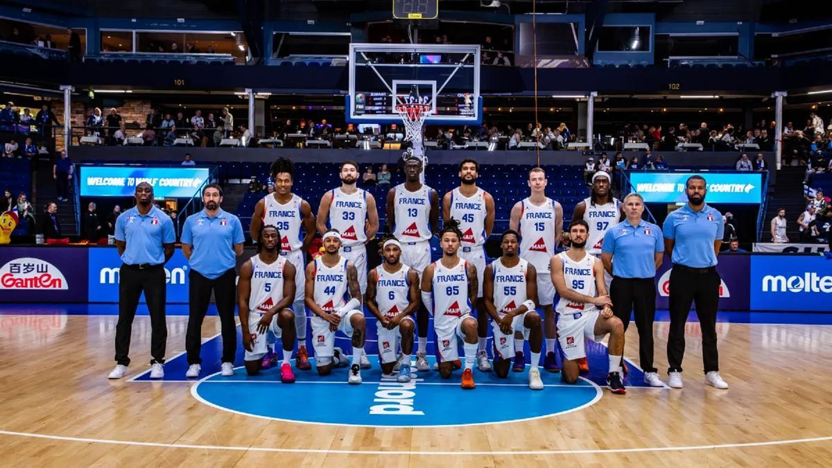 Killian Tillie, con el número 33, disputó su segundo partido con la absoluta de Francia.