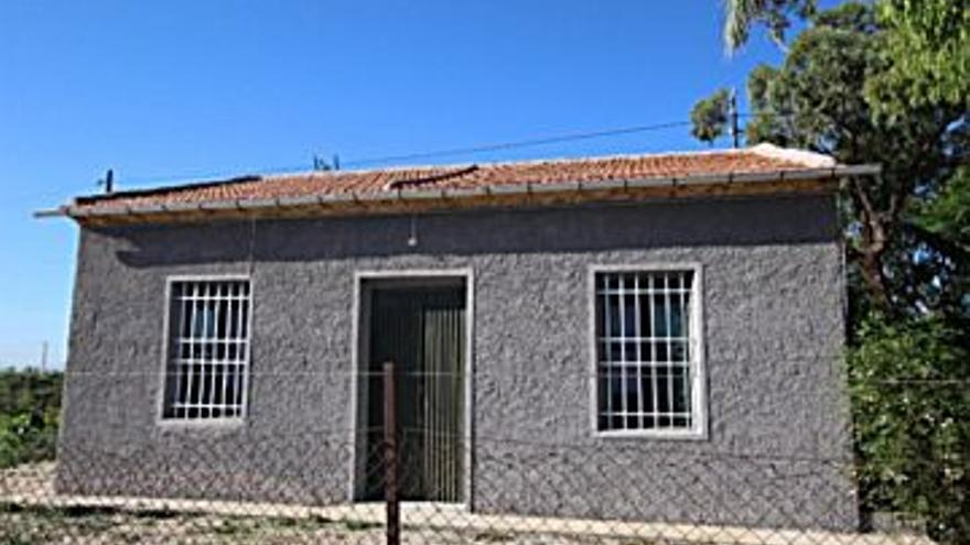 147.000 € Venta de casa en Travalón-Campo de Fútbol (Elche (Elx)) 170 m2, 5 habitaciones, 1 baño, 1 aseo, 865 €/m2, 1 Planta...