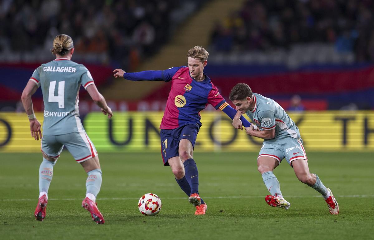 Frenkie vuelve a ser un futbolista dominante en el centro del campo del Barça