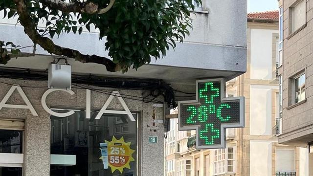 Una farmacia local muestra la temperatura, ayer por la tarde.  | N.C.