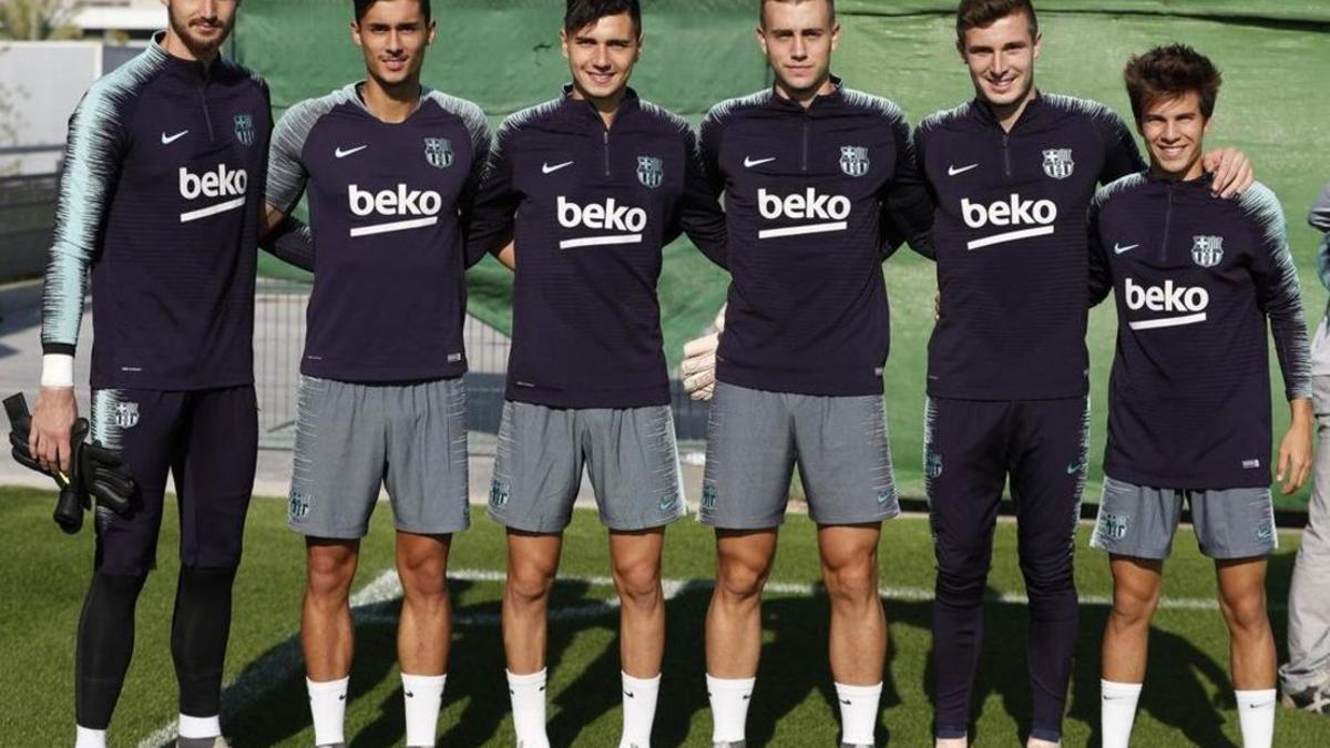 Los futbolistas del filial Ezkieta, Chumi, Mujica, Busquets, Peña y Puig.