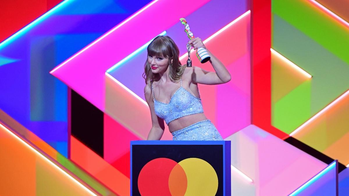 Taylor Swift en la gala de los Brit Awards 2021