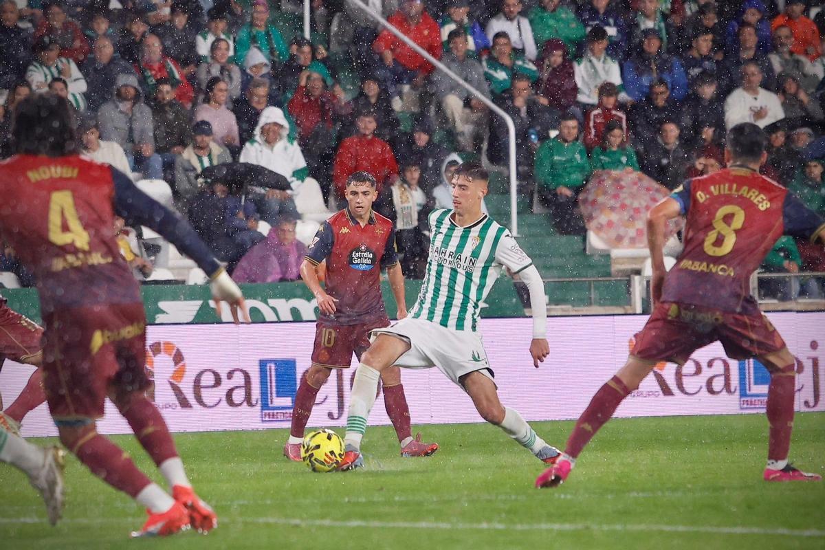 Yeremay, junto a Dani Requena en el Córdoba CF-Deportivo en El Arcángel.