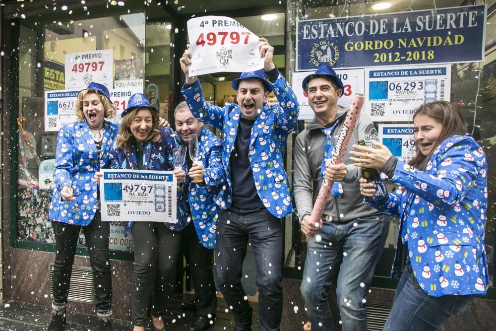 Celebración en el "Estanco de la Suerte" de Oviedo