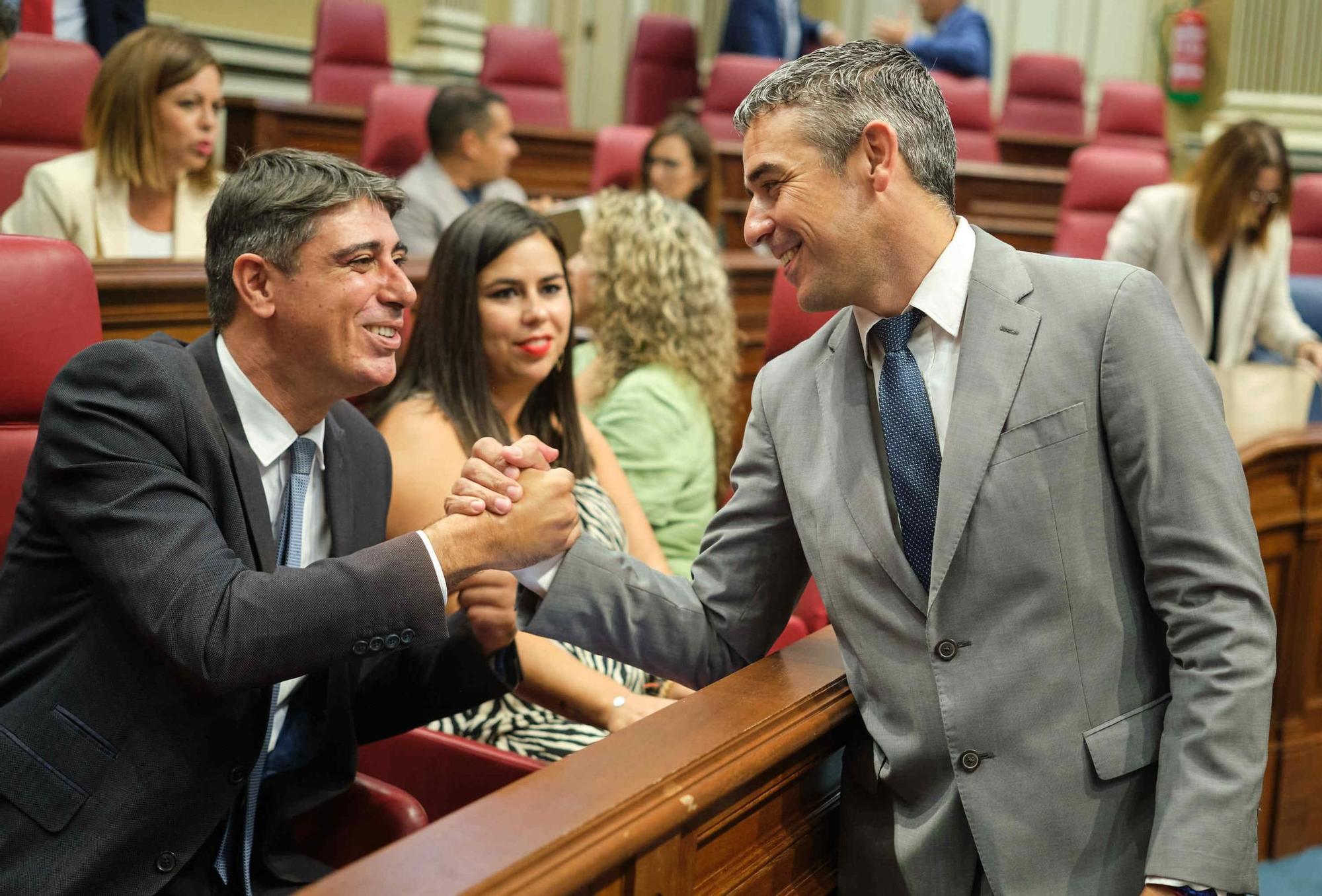 Primera sesión plenaria del Parlamento de Canarias