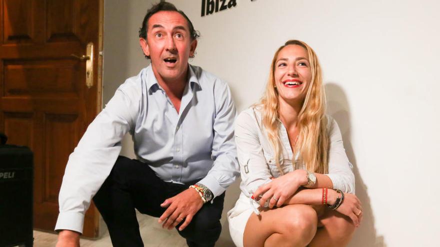 SÃ¡nchez Saliquet junto a la diputada de Vox por IbizaPatricia de las Heras.