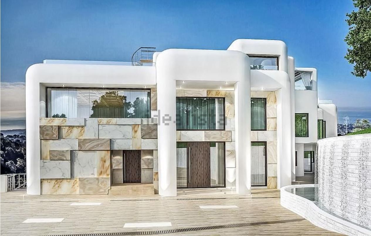 Villa de autor valorada en 29 millones de euros y ubicada en La Zagaleta, en Benahavís (Málaga). Cuenta con 11 habitaciones y una superficie de 3.300 m2.