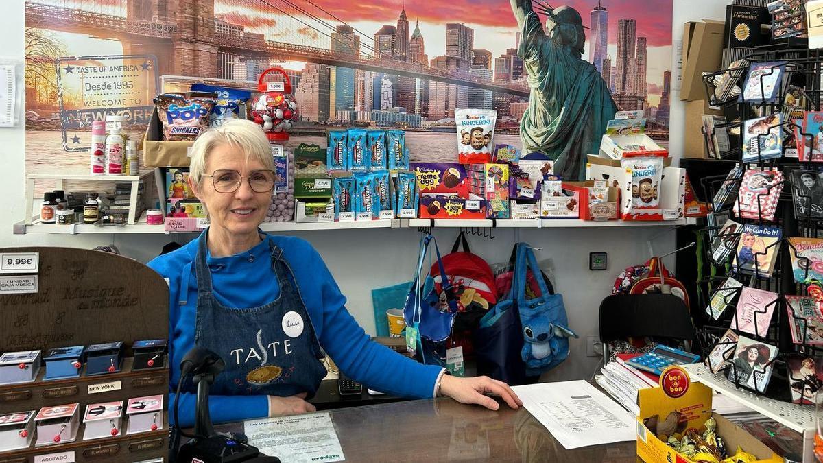 La zaragozana Luisa Callejas, dueña de la tienda Taste of America, situada en la esquina de Conde de Aragón con César Augusto.