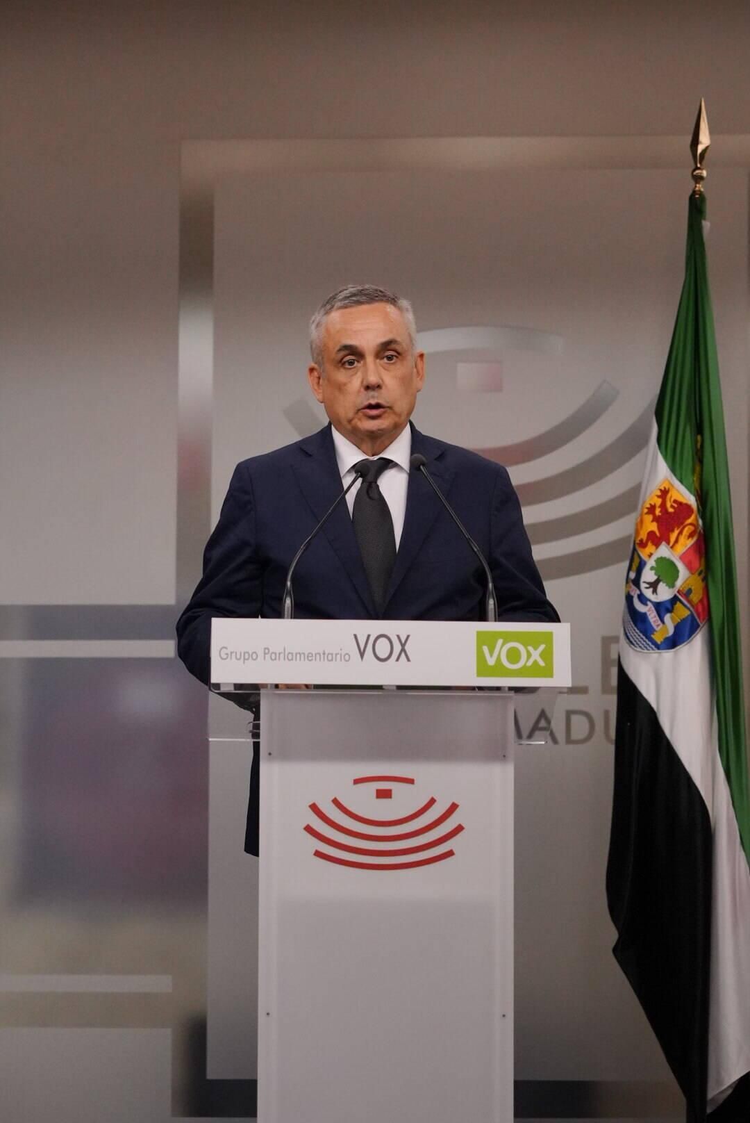 Fotogalería | Los portavoces en rueda de prensa tras el debate sobre el estado de Extremadura
