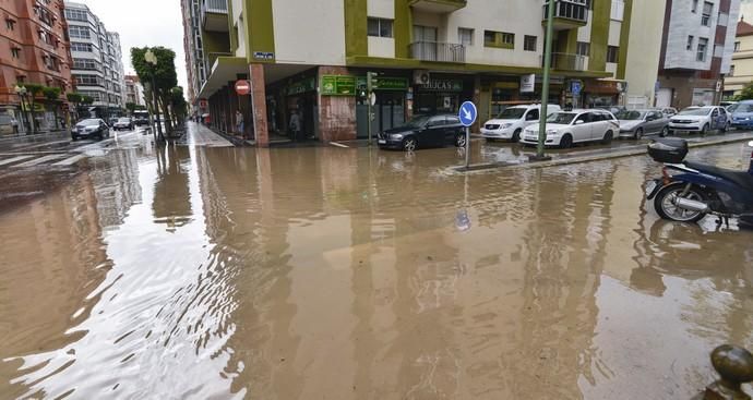 LAS PALMAS DE GRAN CANARIA. Lluvias en la ciudad de Las Palmas de Gran Canaria.  | 03/04/2019 | Fotógrafo: José Pérez Curbelo