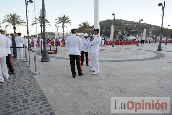 Arriado Solemne de Bandera en el puerto de Cartagena