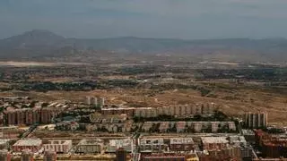Alicante busca coordinar estrategias urbanísticas con los ayuntamientos de su entorno de cara al nuevo Plan General