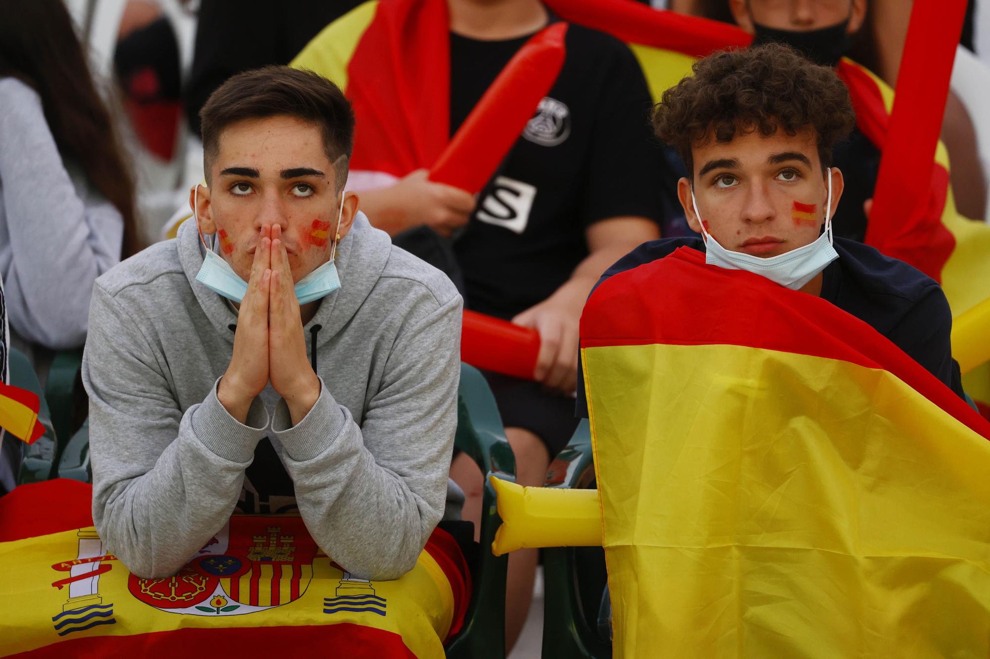Las aficiones animan el España- Italia