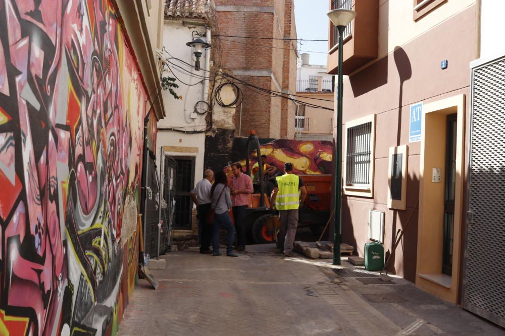 El empedrado de la calle Pinillos ha sido levantado esta semana.