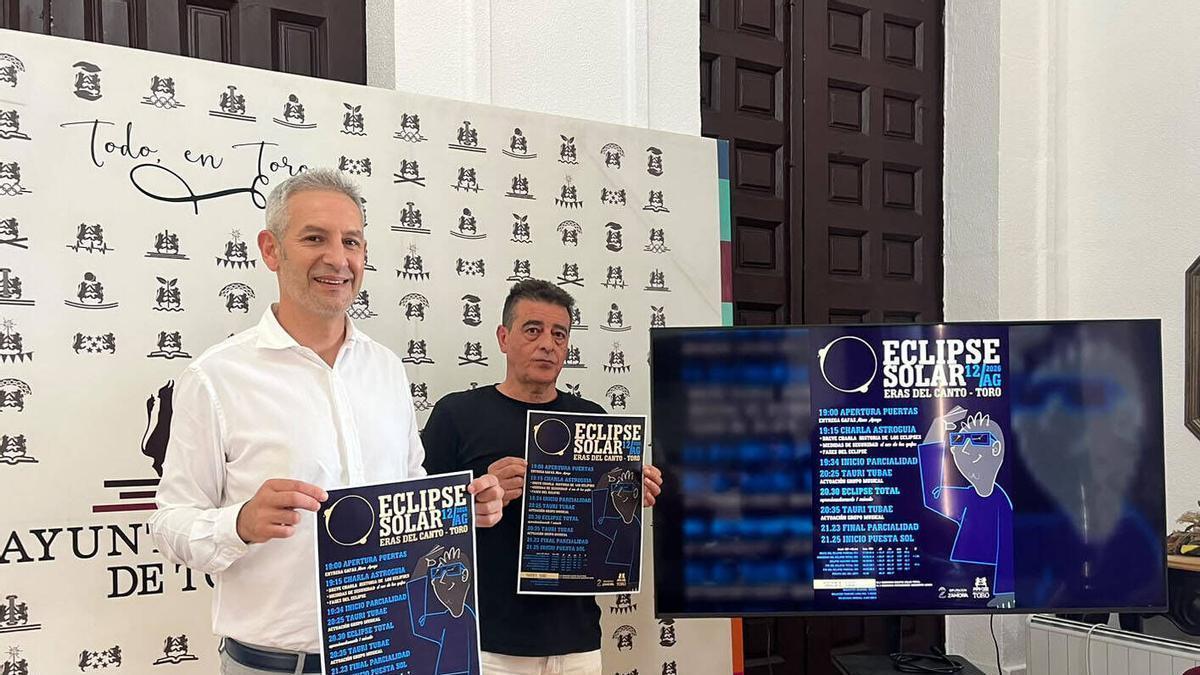 Carlos Rodríguez, alcalde de Toro y Kiko Cruz,  presidente de la Asociación Toro MICE.