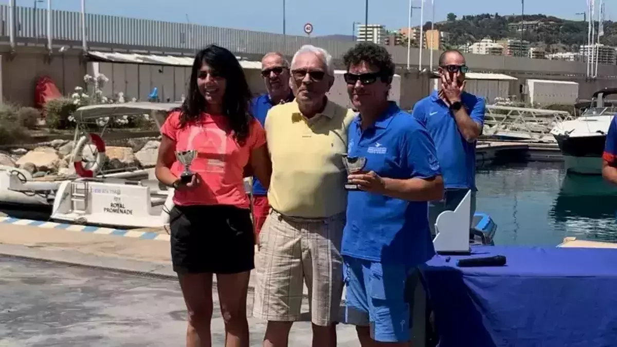 Entrega de premios a los ganadores