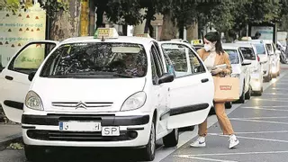 Taxistas de Córdoba pararán el domingo para protestar por el precio del combustible
