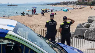 Un centenar de interinos alivian este verano el déficit de policías locales en municipios pequeños