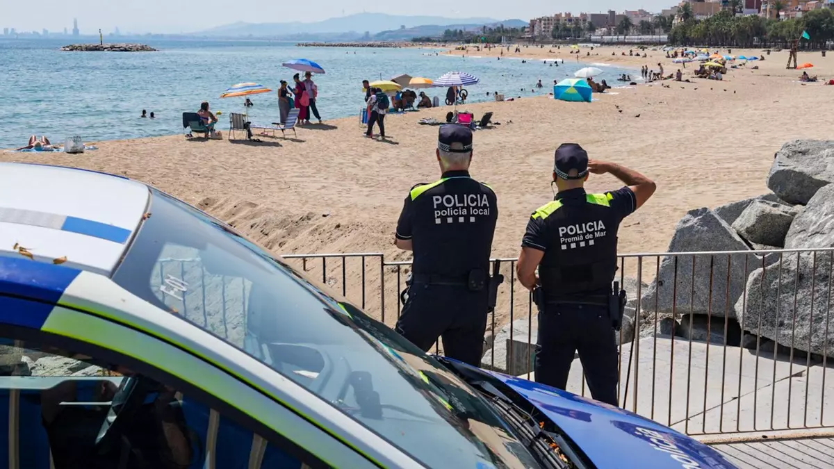 Un centenar de interinos alivian este verano el déficit de policías locales en municipios pequeños