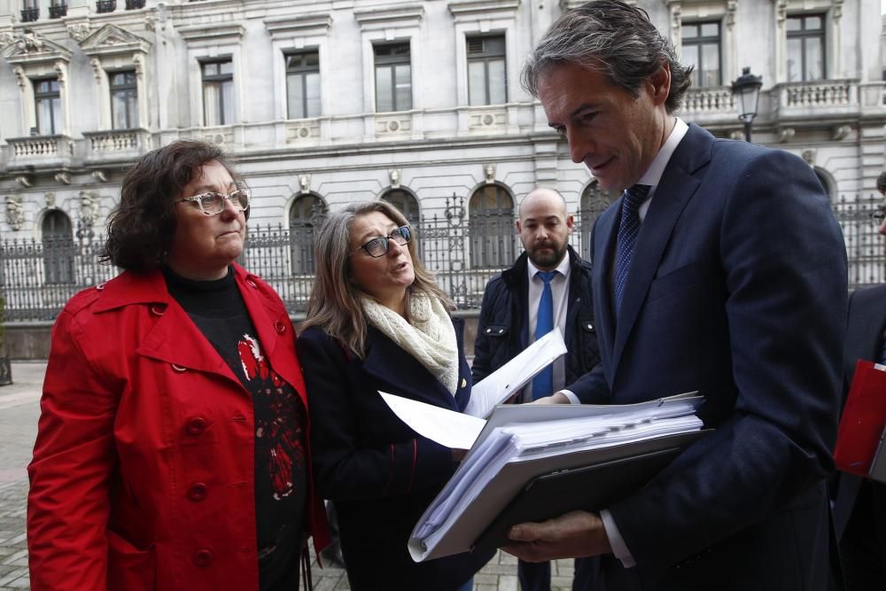 Reunión de Javier Fernández con el ministro de Fomento, Íñigo de la Serna