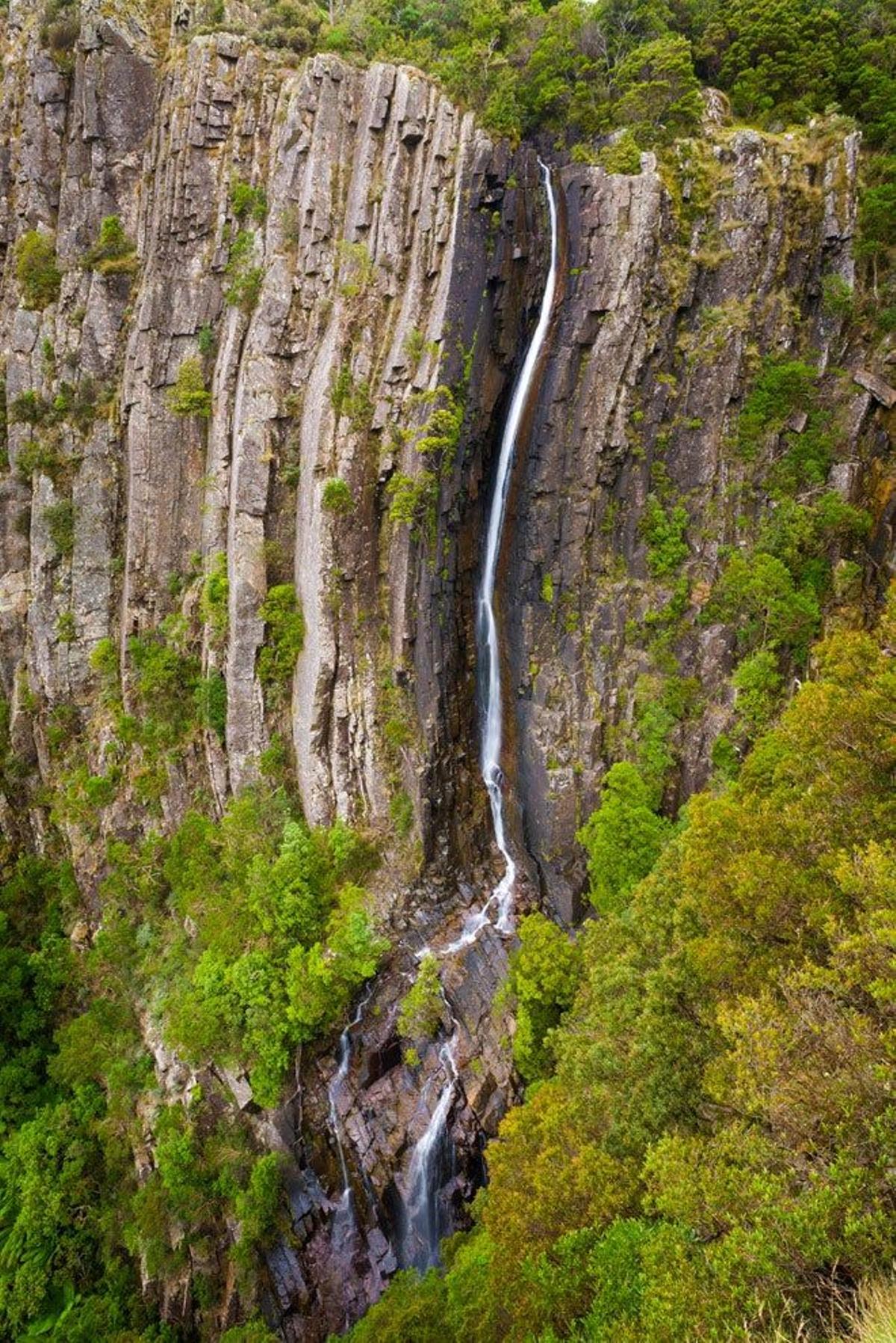 Cascada de Ralph en la Reserva Forestal Monte Victoria en Tasmania.