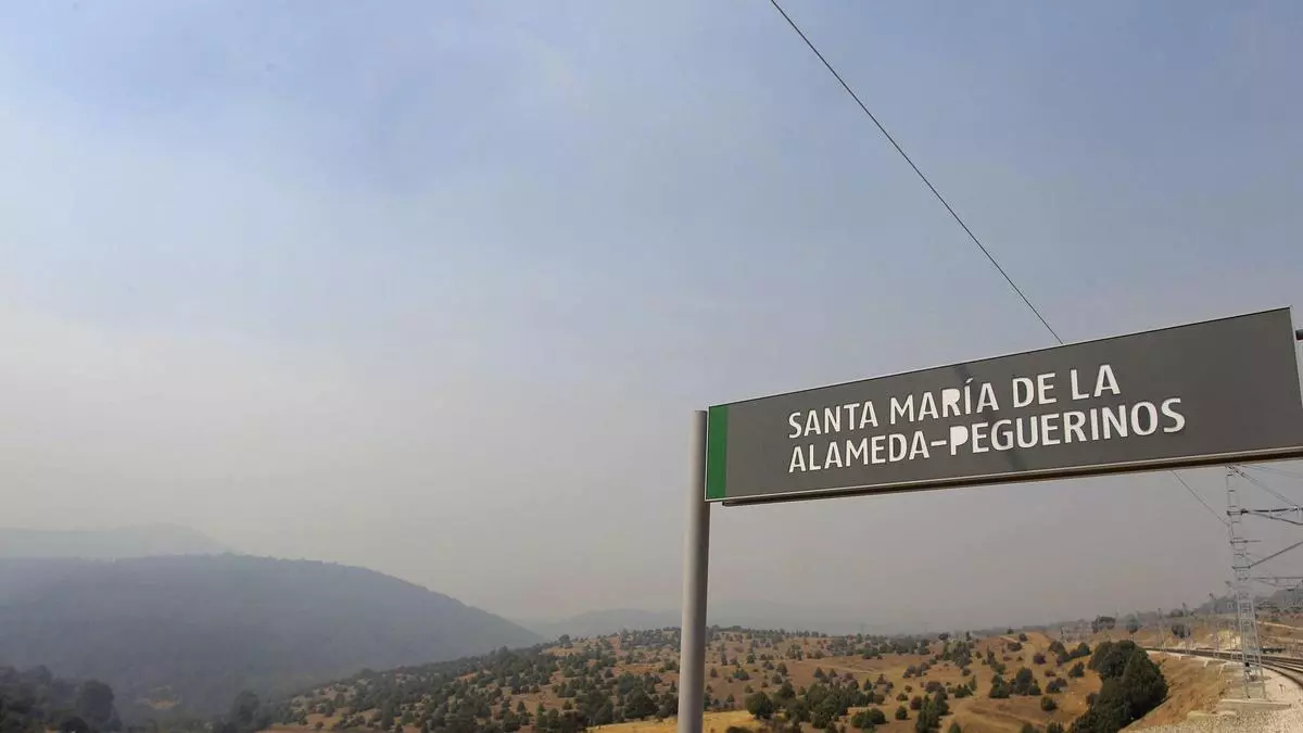 Continúan las labores de extinción del incendio declarado en Santa María de la Alameda