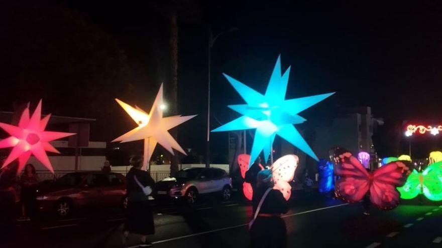 Estrellas navideñas y mariposas por las calles del Cruce de Arinaga. | | LP/DLP