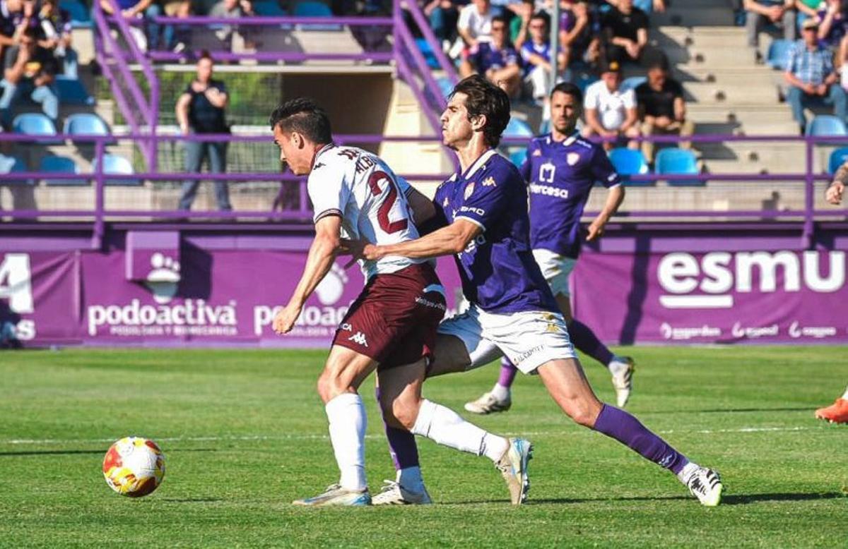 Una jugada del Guadalajara-Pontevedra. | @PONTEVEDRACFSAD