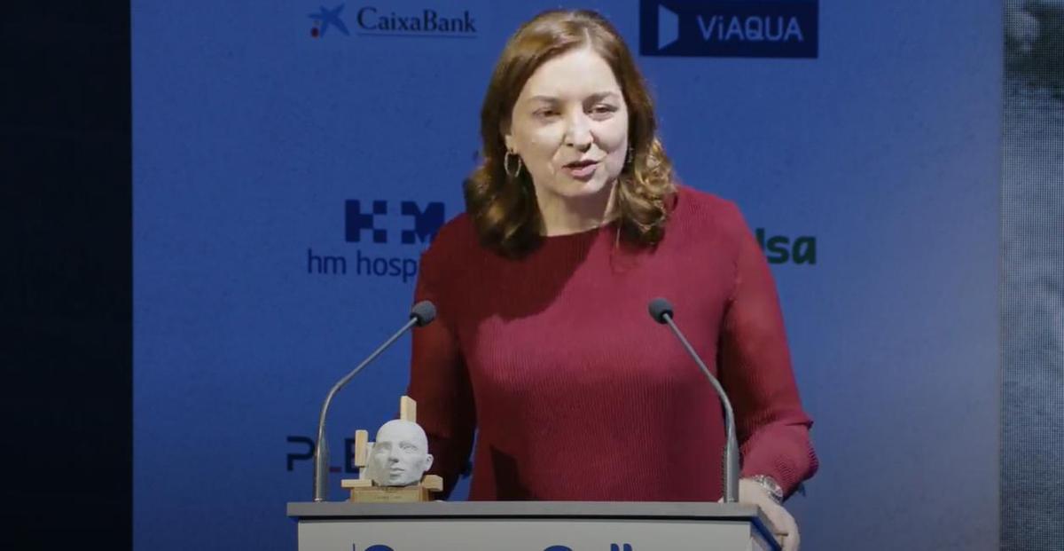 Carmen Lence, presidenta de Leche Río, recibe el primer galardón de la gala