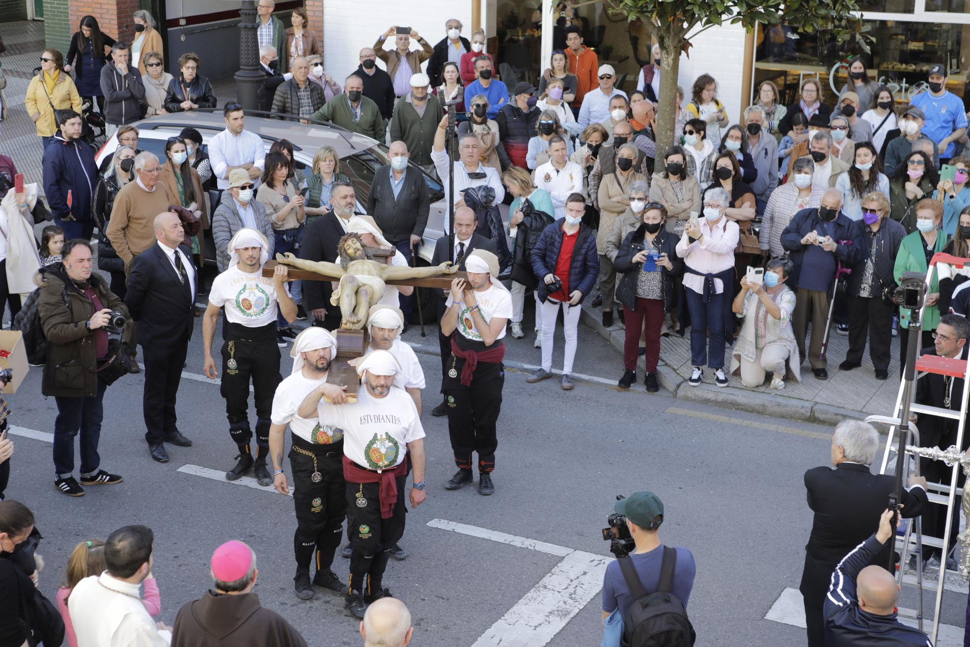 EN IMÁGENES: Así fue la procesión de los Estudiantes en Oviedo