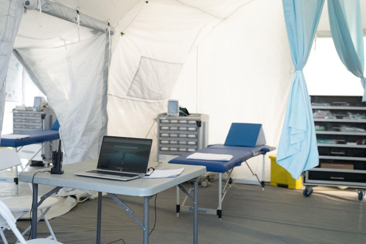 Simulacro de crisis humanitaria internacional con el equipo de emergencias español START, gestionado por la Agencia Española de Cooperación Internacional para el Desarrollo (AECID), a 12 de junio de 2025, en Barcelona, Catalunya (España). El START es uno de los proyectos más emblemáticos de la acción humanitaria española. Lanzado en 2016 por la Oficina de Acción Humanitaria de la AECID, el proyecto START (Spanish Technical Aid Response Team), conocido como los "Chalecos Rojos", permite que España cuente con un equipo sanitario de primer nivel listo para desplegarse en cualquier emergencia humanitaria en todo el mundo. 12 JUNIO 2025;SIMULACRO;CRISIS;EMERGENCIA David Zorrakino / Europa Press 12/06/2025. David Zorrakino