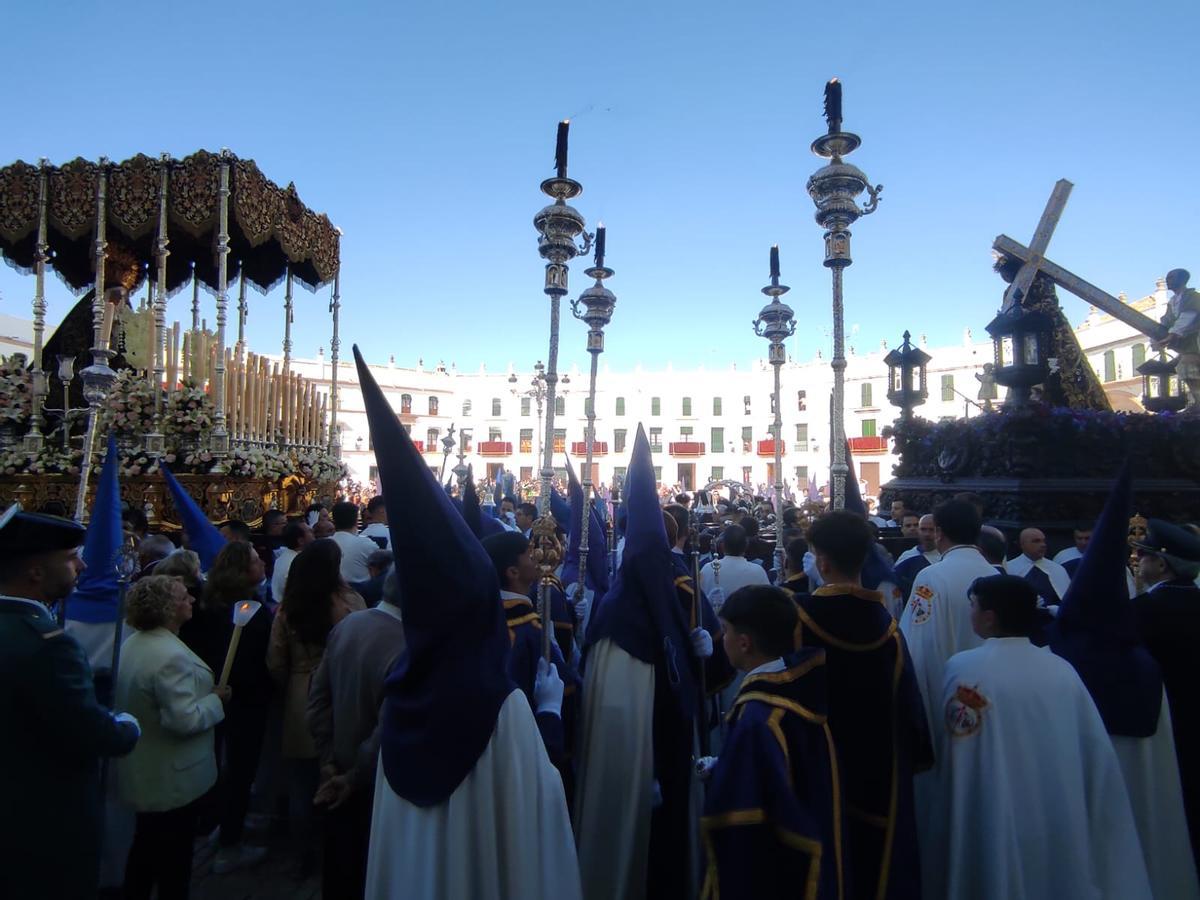 Encuentro entre Jesús Nazareno y María Santísima de la Amargura, en Aguilar de la Frontera.