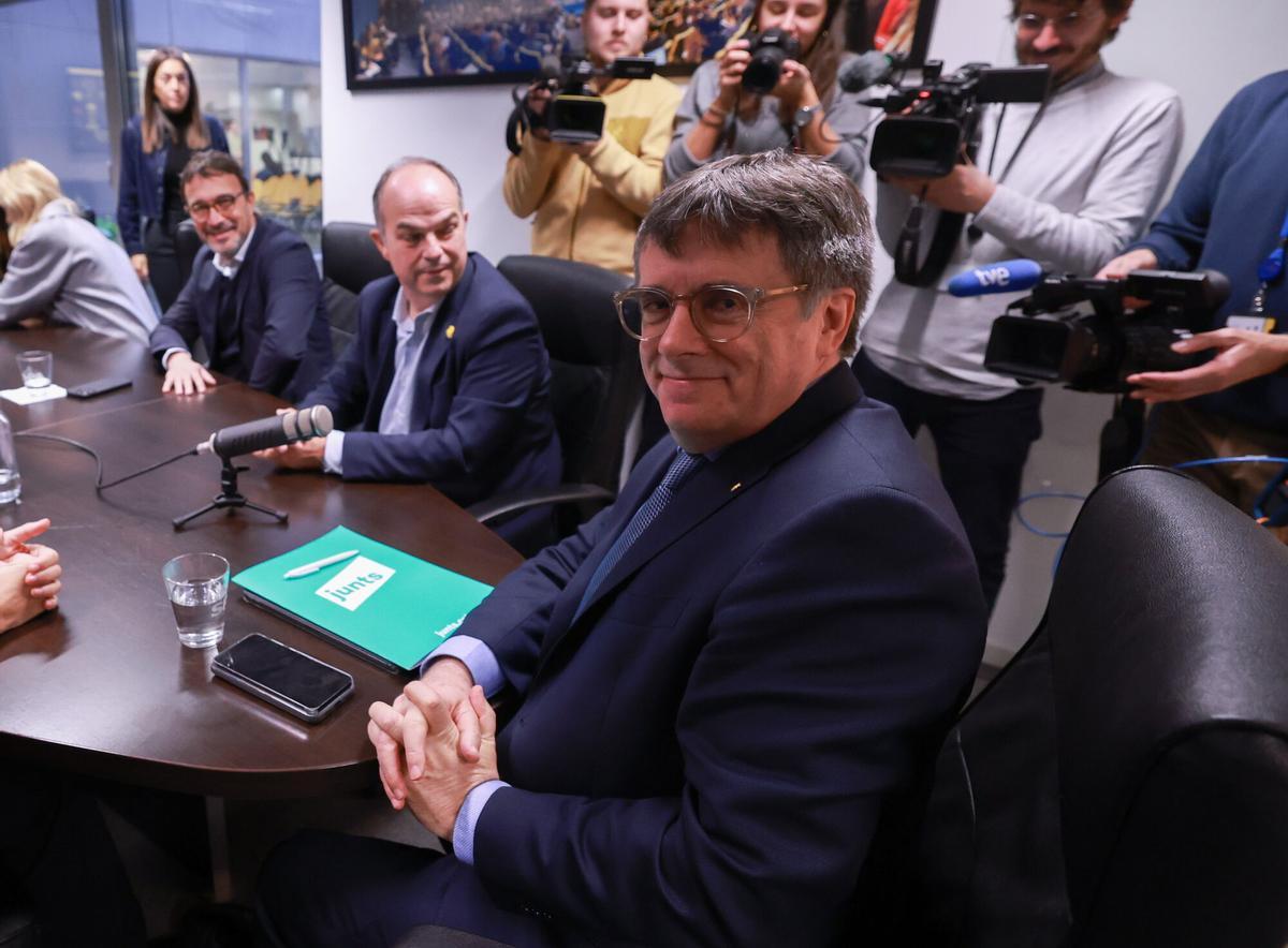 El 'expresident' Carles Puigdemont, este lunes en Bruselas durante una reunión con la dirección de Junts.