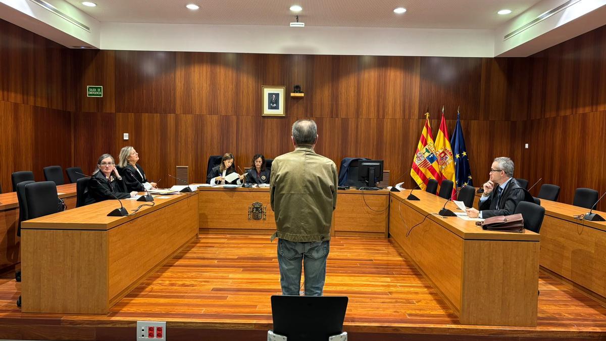 El acusado, este martes, tras reconocer los hechos ante la Sección Sexta de la Audiencia Provincial de Zaragoza.