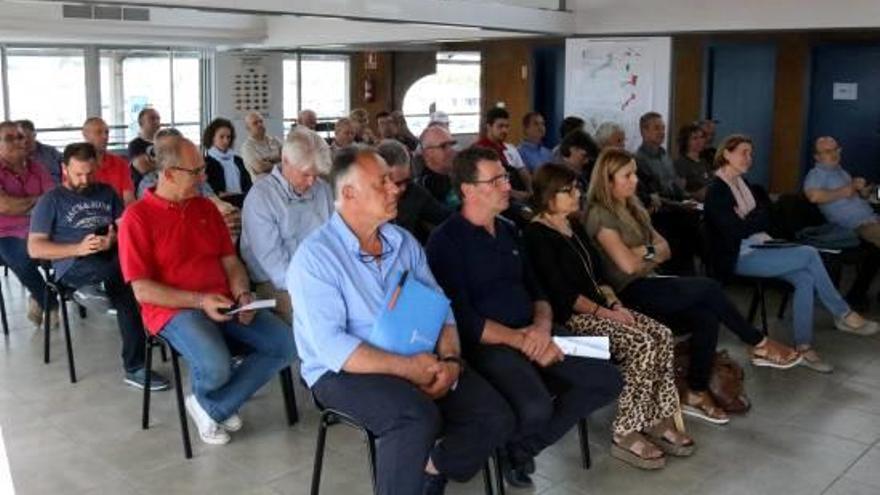 Un moment de la reunió amb els pescadors que es va fer ahir a Blanes.