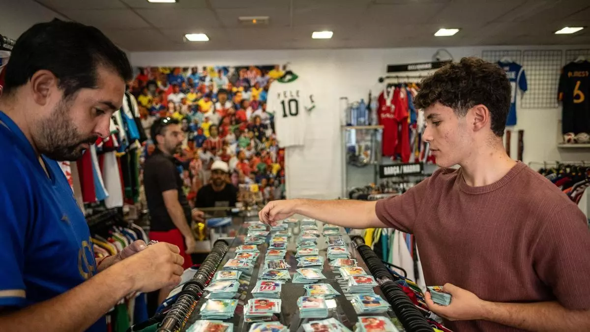 Football Fútbol Club alarga la fiebre del Mundial con jornadas de intercambios de cromos en La Laguna
