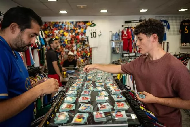 Intercambios de cromos en Tenerife tras el Mundial