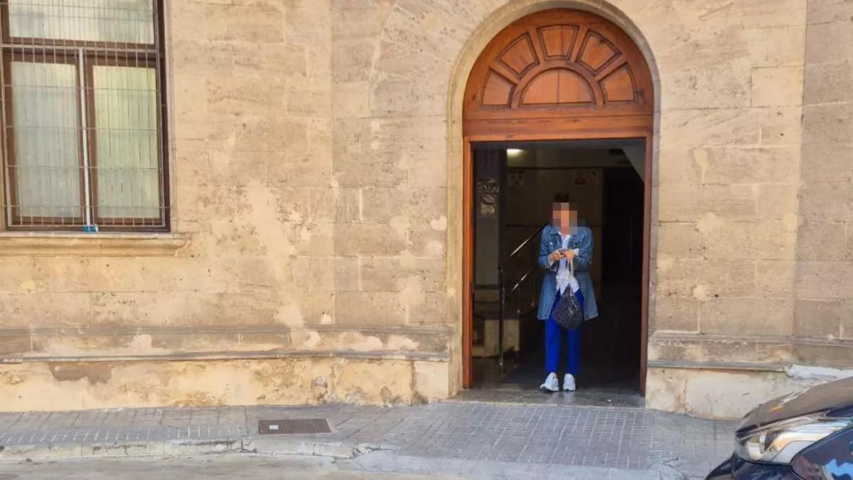 La madre detenida, en los juzgados de Palma.