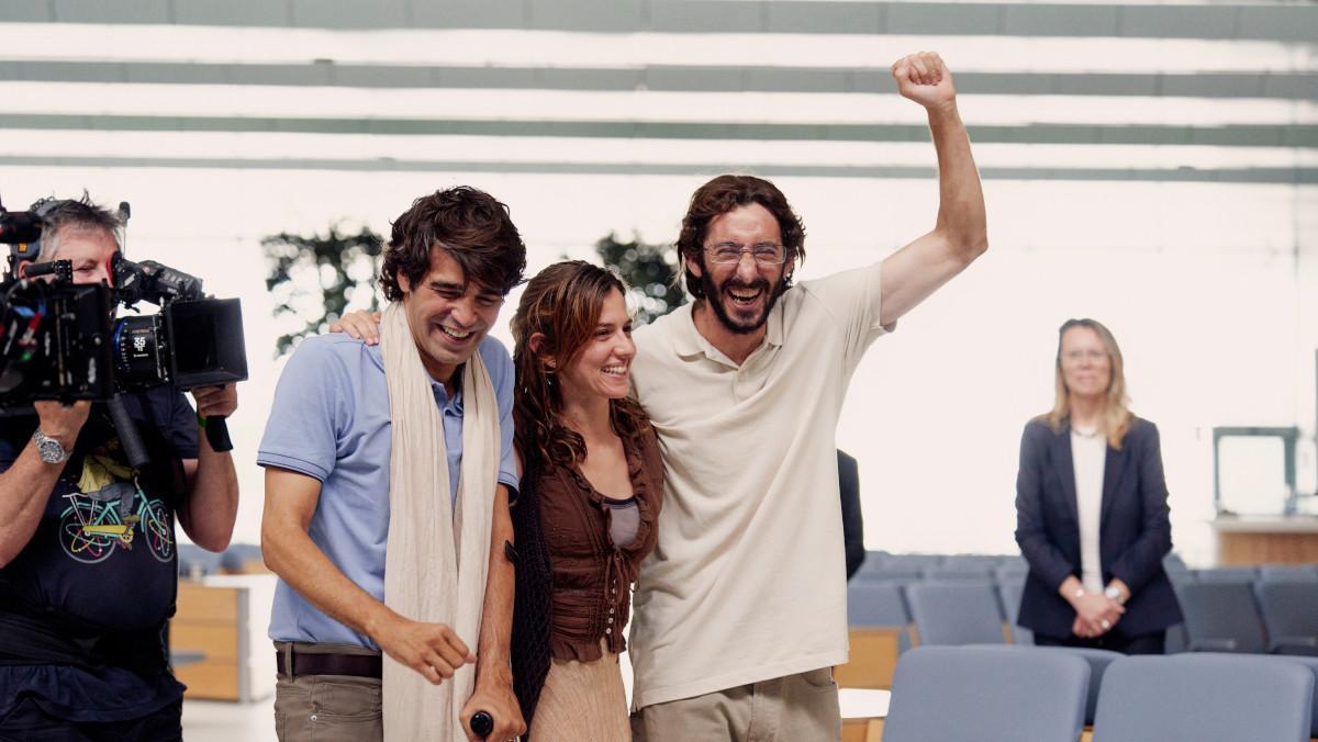 David Verdaguer, Marina Salas y Enric Auquer, en el rodaje de 'Todo lo necesario'