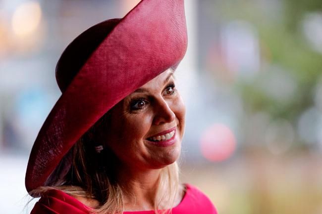 De los guantes de cuero al sombrero: el look de Máxima de Holanda