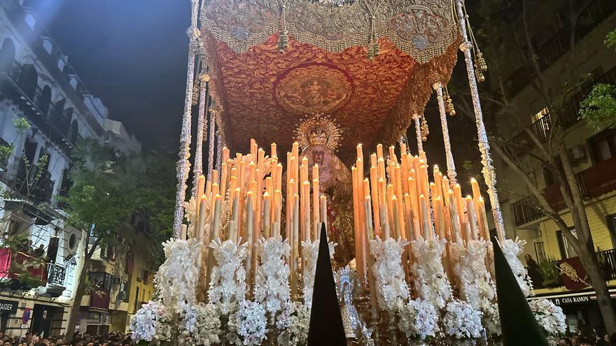 Vídeo | La Macarena avanza por Feria con total normalidad y a buen ritmo