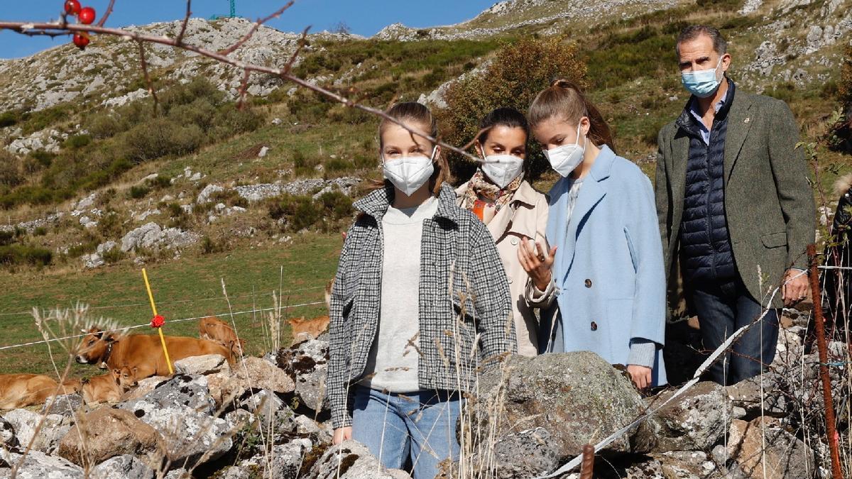 Pueblo Ejemplar 2021: La Familia Real visita Santa María del Puerto, en Somiedo